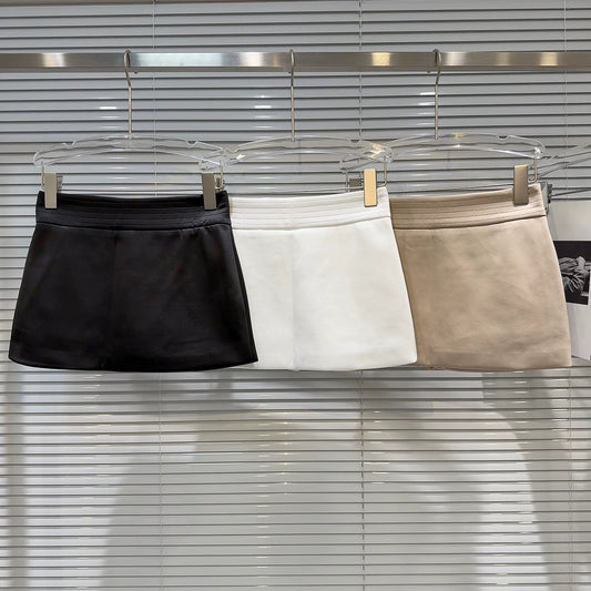 Popular online style, 2025 autumn new arrival, elegant and sophisticated solid color simple wide waist A-line skirt for women.