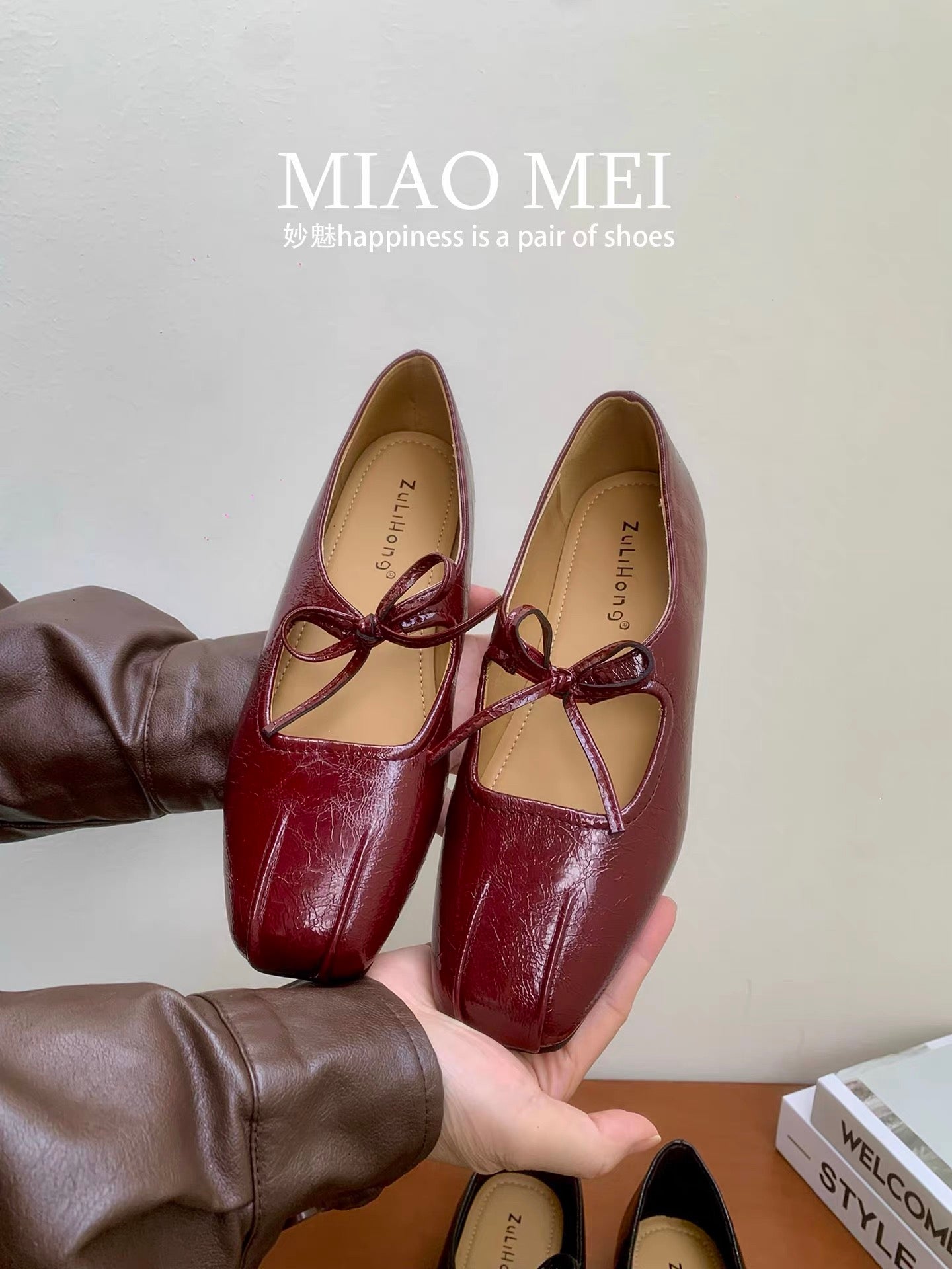 French retro bow-embellished Mary Jane shoes for women, new spring/autumn 2026 style, apricot color, low-cut single shoes.