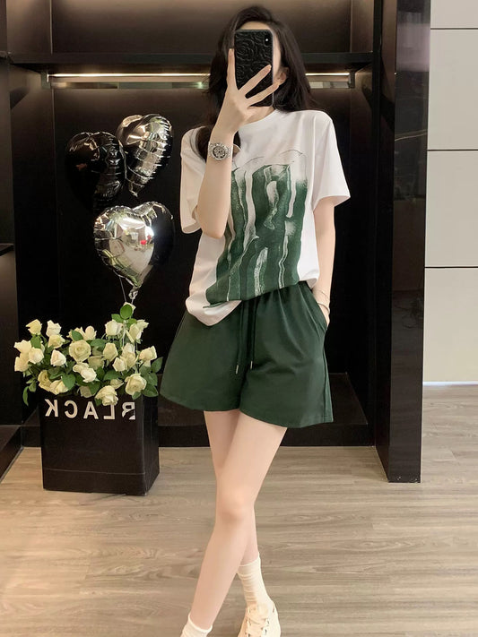 Fashionable and stylish printed short-sleeved suit for women in summer 2025, casual sports loose shorts, two-piece suit, trendy and slim running