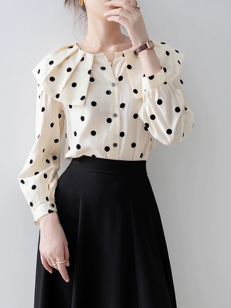 Apricot polka dot doll collar shirt 2024 early spring new women's top design niche French chiffon shirt
