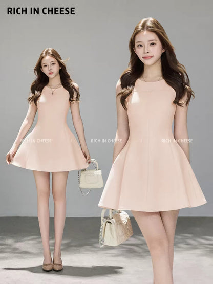 Jinchuanchuan Mermaid Muse: A high-end, sleeveless, waist-cinching, and slimming dress featuring a vintage-inspired, elegant aesthetic perfect for summer.