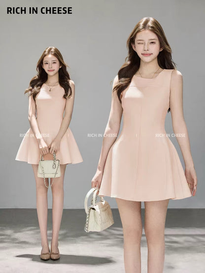 Jinchuanchuan Mermaid Muse: A high-end, sleeveless, waist-cinching, and slimming dress featuring a vintage-inspired, elegant aesthetic perfect for summer.