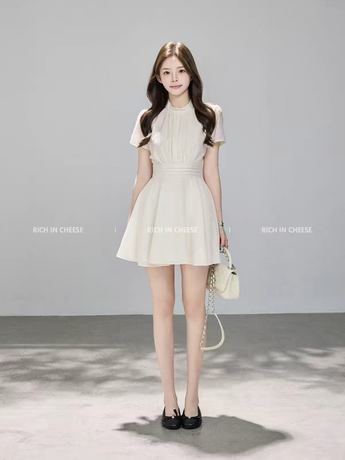 Jinchuanchuan Youli Qianjin – Korean-style summer dress featuring a refined, gentle, and vibrant aesthetic, with a waist-cinching silhouette and delicate pleating.