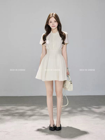 Jinchuanchuan Youli Qianjin – Korean-style summer dress featuring a refined, gentle, and vibrant aesthetic, with a waist-cinching silhouette and delicate pleating.
