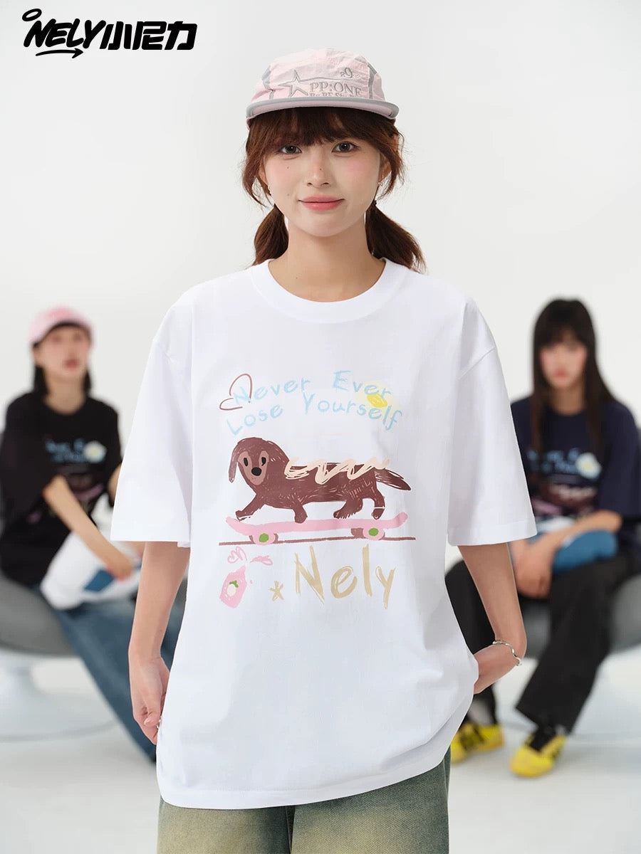 NELY Little Nelly Skateboard Dog Japanese Street Dachshund Puppy Printed Short Sleeve Men and Women Loose Couple T-Shirt