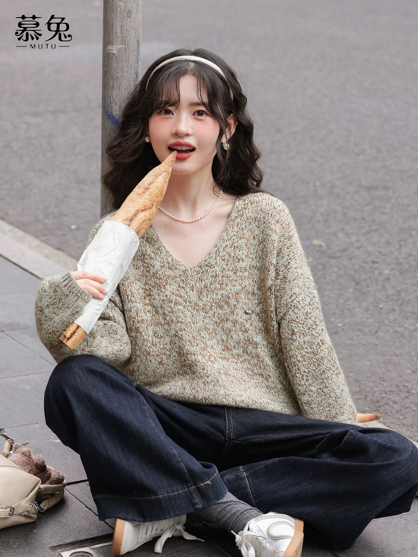 MuTu Lazy Style V-neck Long-sleeved Pullover Sweater for Women, 2025 Winter New Style, Petite, Loose and Soft Knitwear