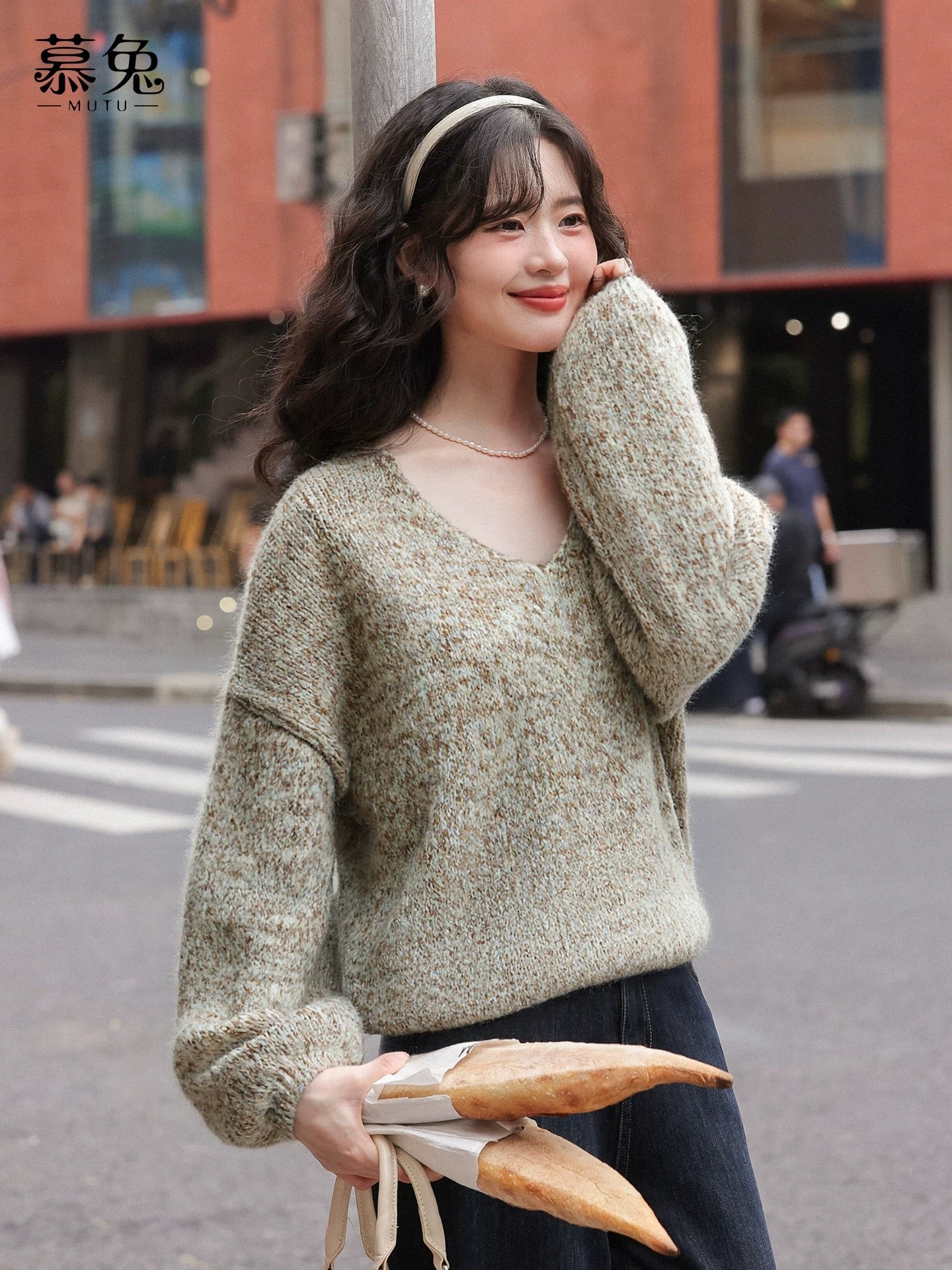 MuTu Lazy Style V-neck Long-sleeved Pullover Sweater for Women, 2025 Winter New Style, Petite, Loose and Soft Knitwear