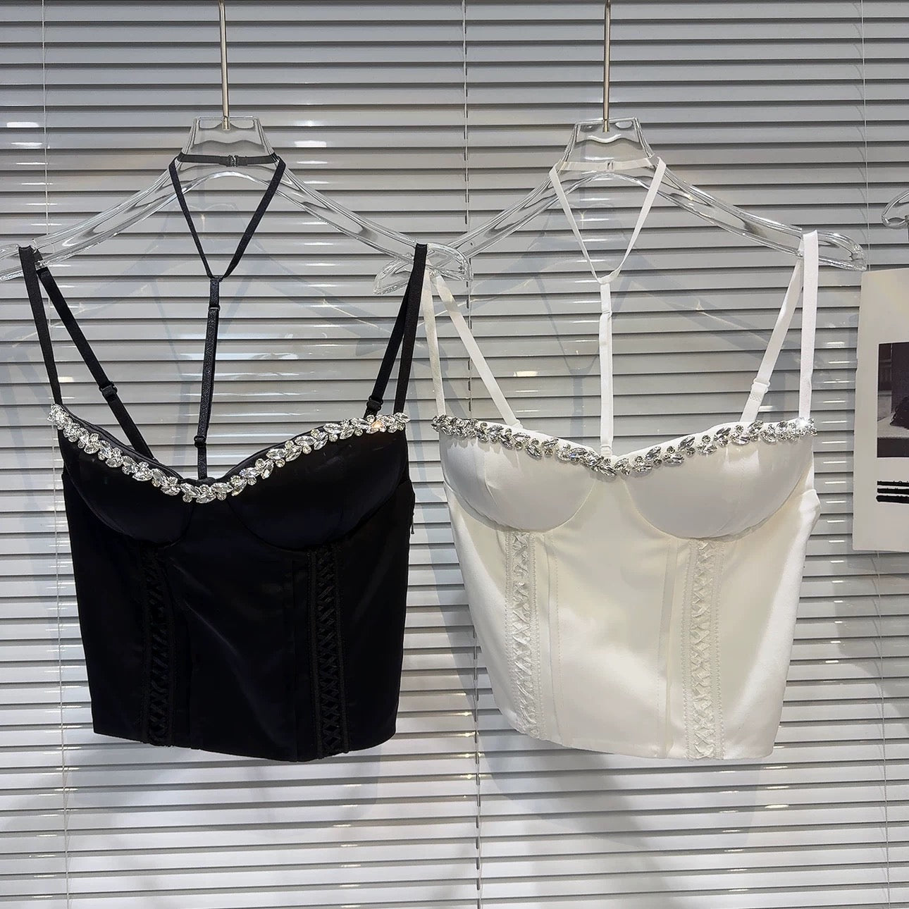 [In Stock] 2026 Spring New Hot Girl Socialite Rhinestone Beaded Trim Strappy Fishbone Bra Pad Halter Neck Tank Top