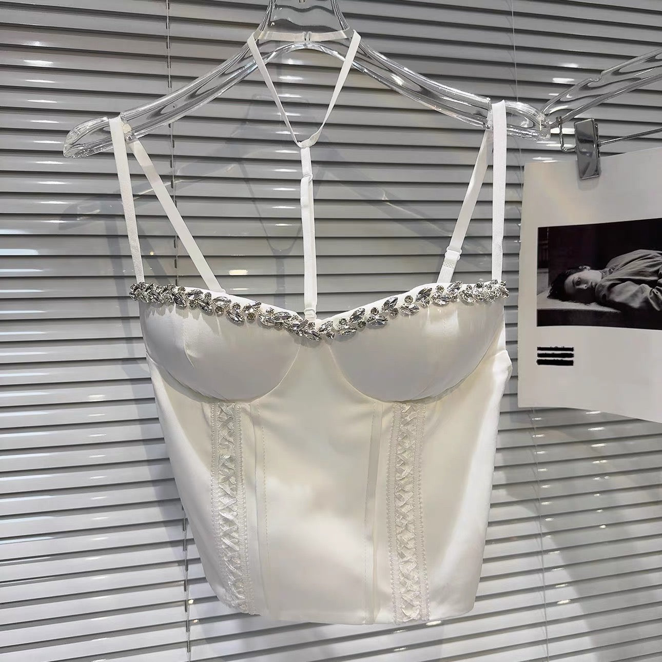 [In Stock] 2026 Spring New Hot Girl Socialite Rhinestone Beaded Trim Strappy Fishbone Bra Pad Halter Neck Tank Top