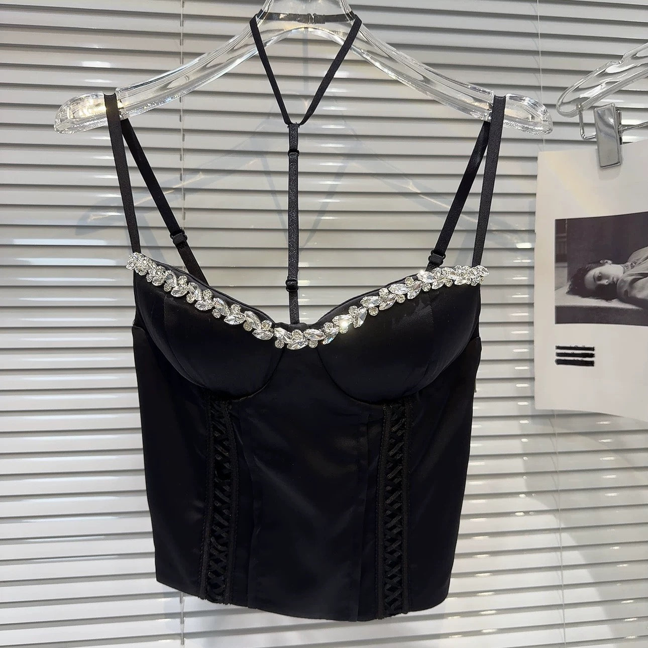 [In Stock] 2026 Spring New Hot Girl Socialite Rhinestone Beaded Trim Strappy Fishbone Bra Pad Halter Neck Tank Top