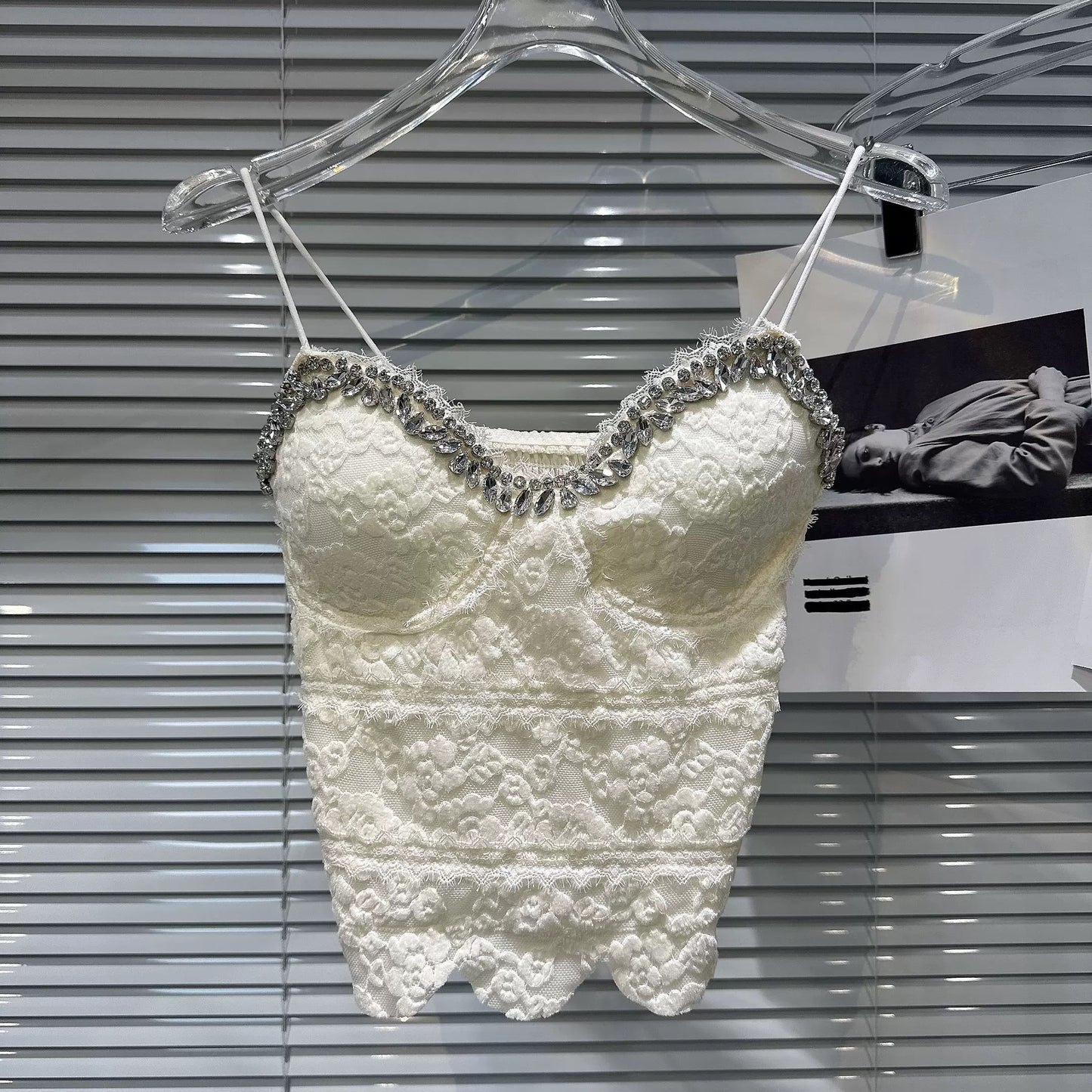 [In Stock] 2026 Spring New Style-Style Sexy Lace Camisole with Rhinestone Trim and Slim Fit with Bra Pads