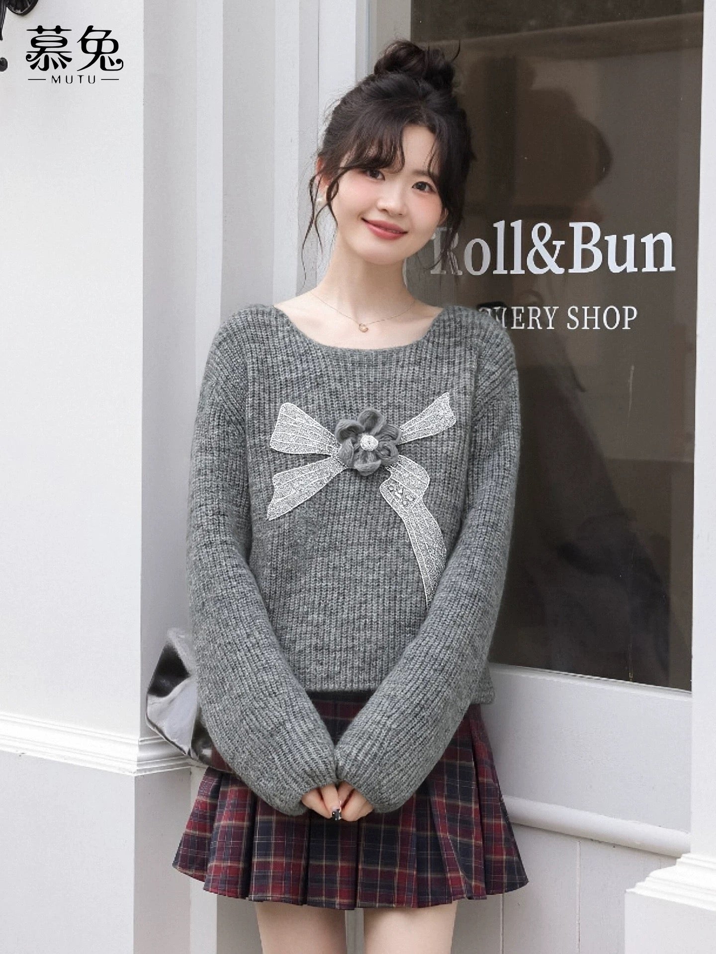 MuTu Lazy Style Gray Bow Sweater for Women, 2025 Winter New Gentle Style Three-Dimensional Floral Knitted Top