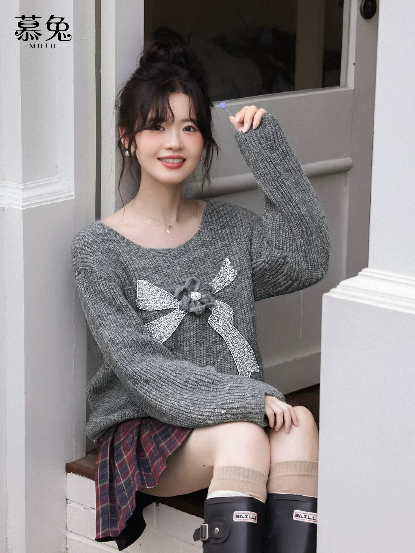 MuTu Lazy Style Gray Bow Sweater for Women, 2025 Winter New Gentle Style Three-Dimensional Floral Knitted Top
