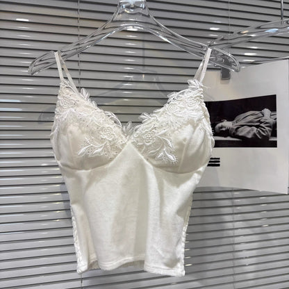 [In Stock] 2026 Winter New Sexy Elegant V-neck Lace Embroidery Design Velvet Bra Pad Camisole