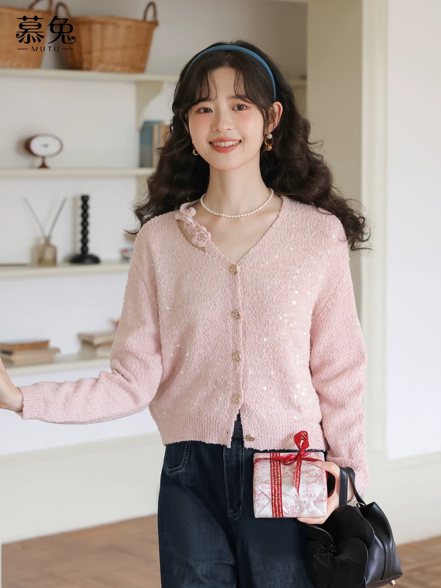 MuTu Gentle Pink V-Neck Cardigan Sweater for Women, 2025 Autumn New Style, Sweet Three-Dimensional Floral Knit Top