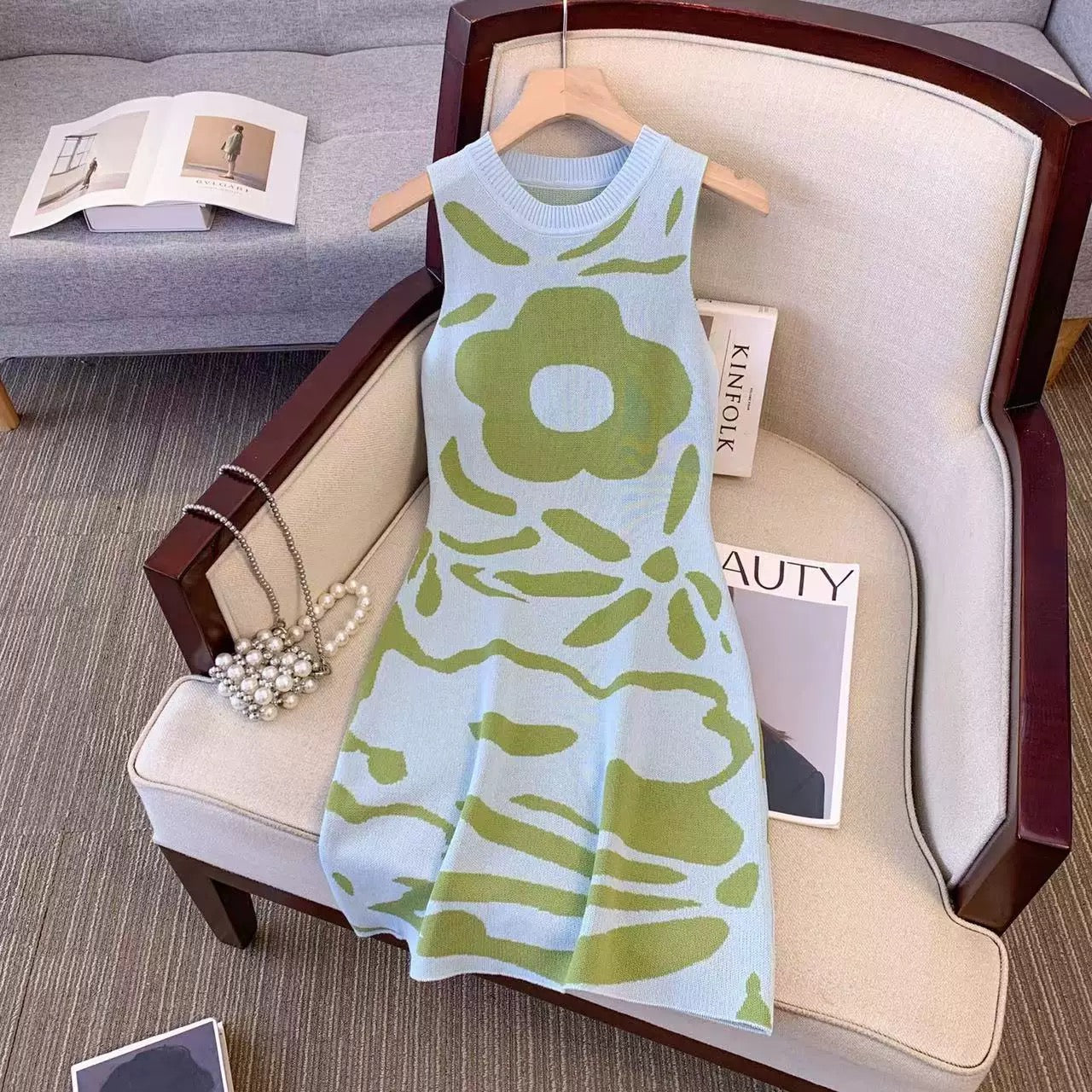 The counter has withdrawn the cut label sexy hot girl round neck printed off-shoulder dress for women summer new temperament slimming short skirt