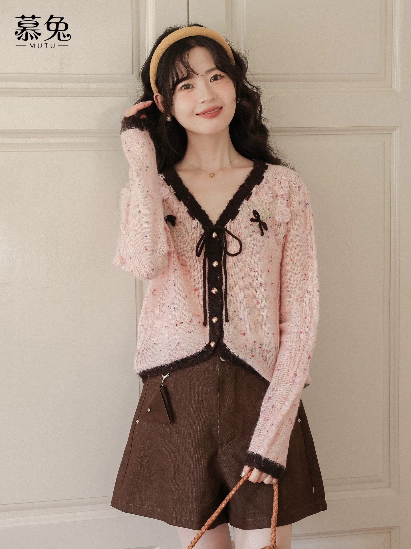 MuTu Sweet V-neck Color Block Long-sleeved Cardigan Sweater for Women, 2025 Autumn New Style, Unique Three-dimensional Floral Knitted Top