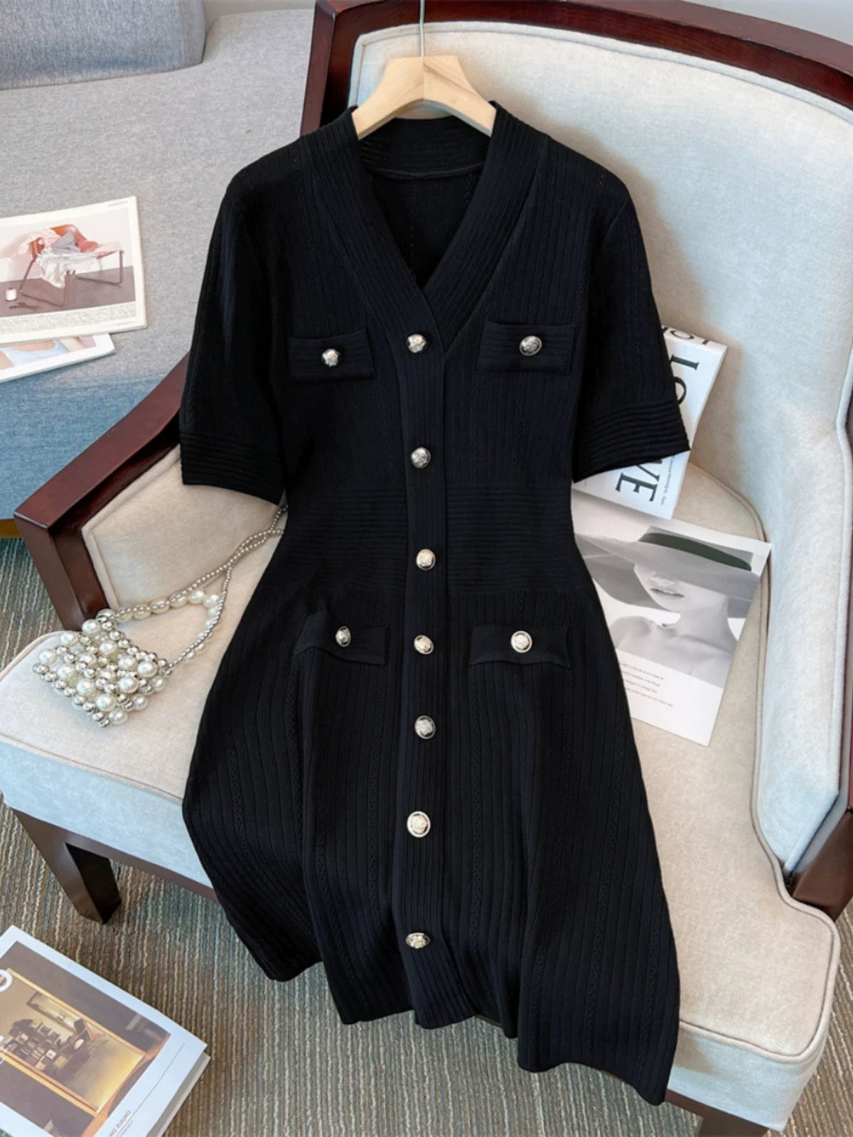 First-line brand discount women's clothing, ladylike temperament, V-neck fashionable thin breathable knitted hip-hugging dress