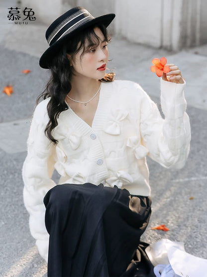 MuTu Loose and Relaxed Style Sweater Short Cardigan Women's 2025 Autumn New French V-neck Chanel Style Cardigan Top