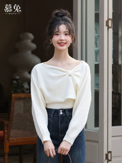 Mutu French-style asymmetrical neckline knitted camisole tank top for women, new autumn 2025 style, layered sweater top two-piece set.
