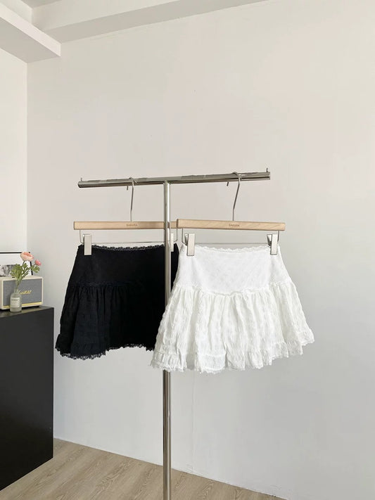 White lace-trimmed high-waisted midi skirt for women, new 2025 Korean style, versatile, anti-exposure A-line mini skirt.