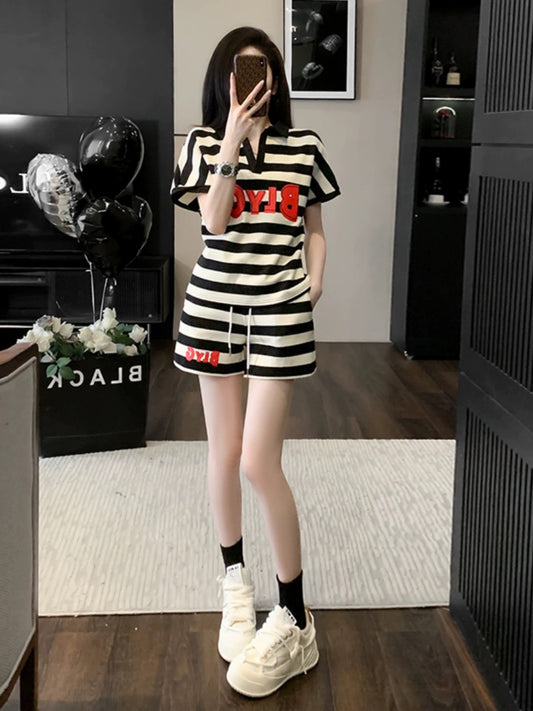 Striped short-sleeved shorts casual sports suit for women in summer, a complete set of loose and fashionable two-piece set for small people
