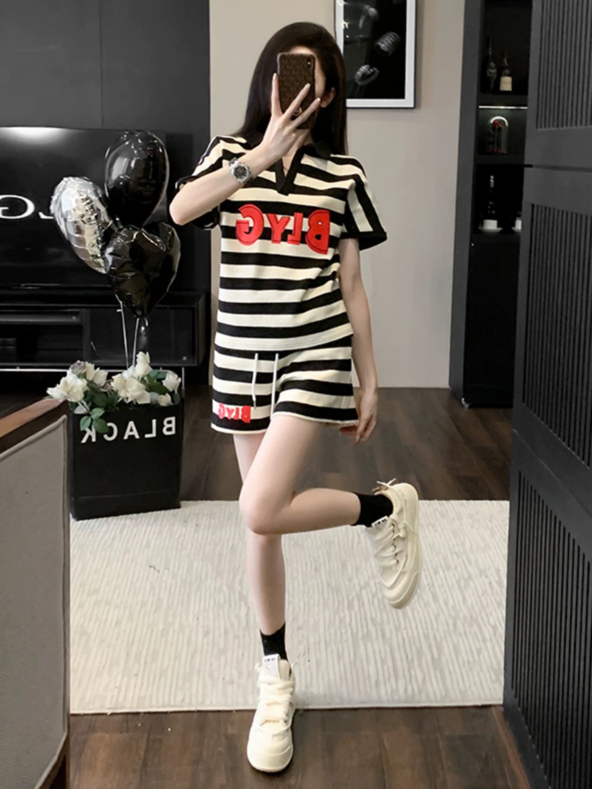 Striped short-sleeved shorts casual sports suit for women in summer, a complete set of loose and fashionable two-piece set for small people