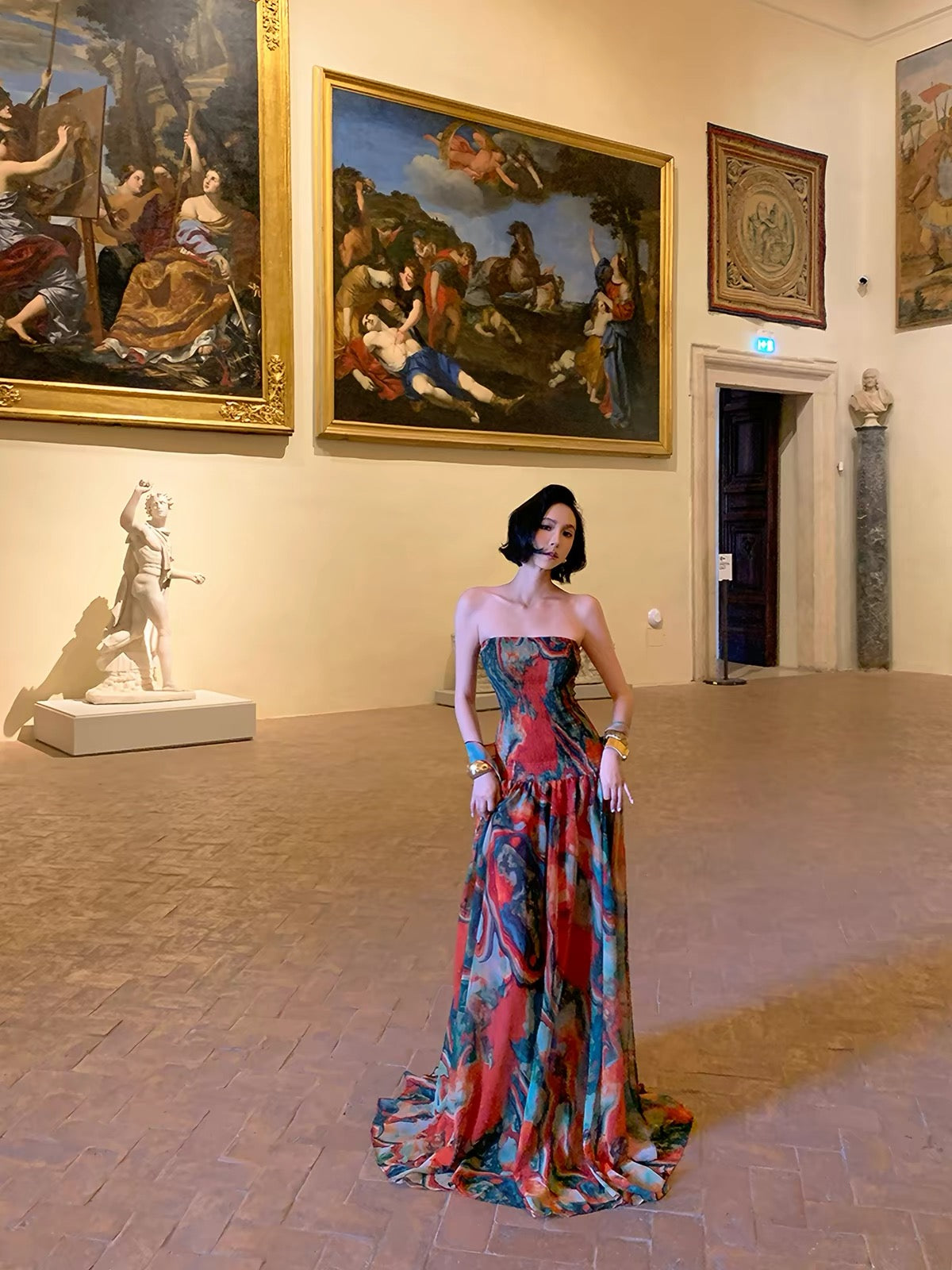 Island-style shop: Retro-print, strapless, boned, fitted-waist, voluminous skirt—a slimming, elegant, and ethereal long dress for women (summer).