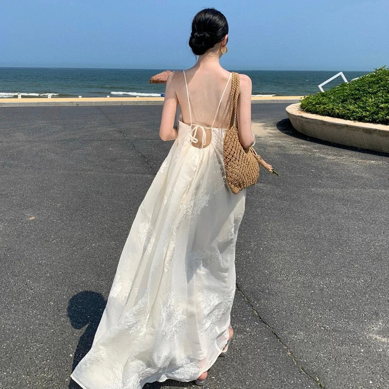Sanya seaside holiday dress Thailand travel photo shoot backless sexy pure desire long skirt beach skirt embroidered skirt
