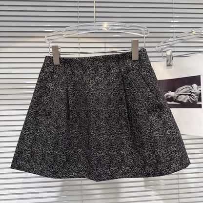 Popular online style, 2025 Autumn New Arrival, Elegant and Sophisticated Gold Jacquard Fabric Side Pocket Umbrella Skirt, Mini Skirt