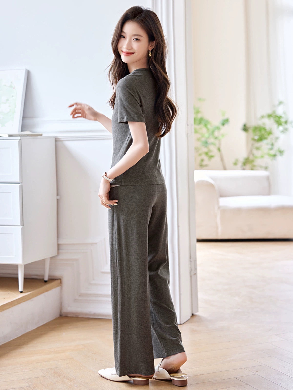 Mohan Yimei casual lazy fake two-piece short-sleeved suit 2024 summer new casual contrasting color fake two-piece suit
