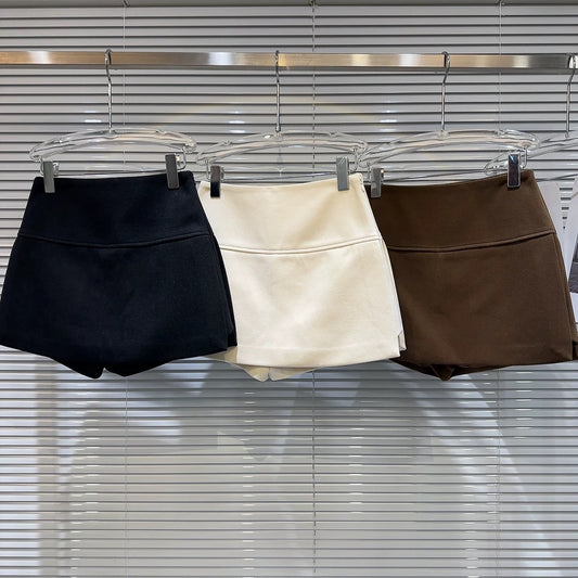 Popular online style, 2025 autumn new arrival, Chanel-inspired elegant solid color anti-exposure shorts A-line skirt.