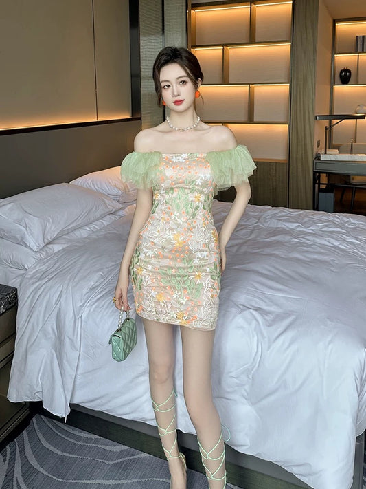 Mesh one-shoulder floral dress summer 2025 new green sexy light luxury celebrity exposed backpack hip short skirt