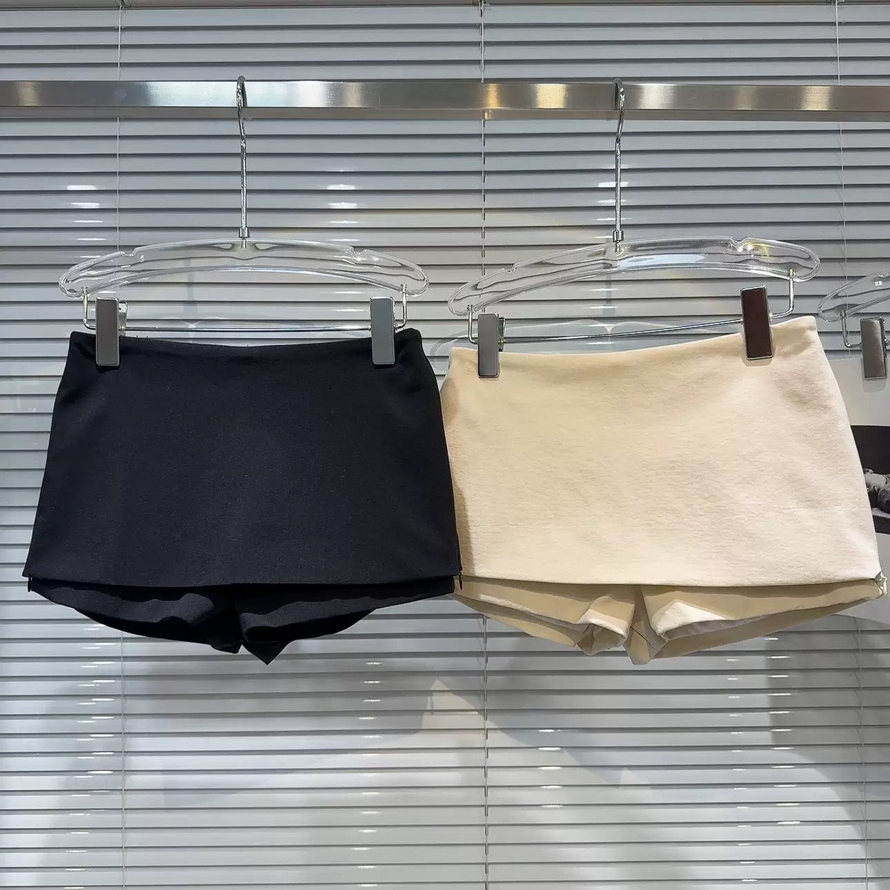 Popular online style, 2025 autumn new style, elegant and sophisticated, rolled-up hem, anti-exposure, youthful short skirt, bodycon skirt, women's midi skirt