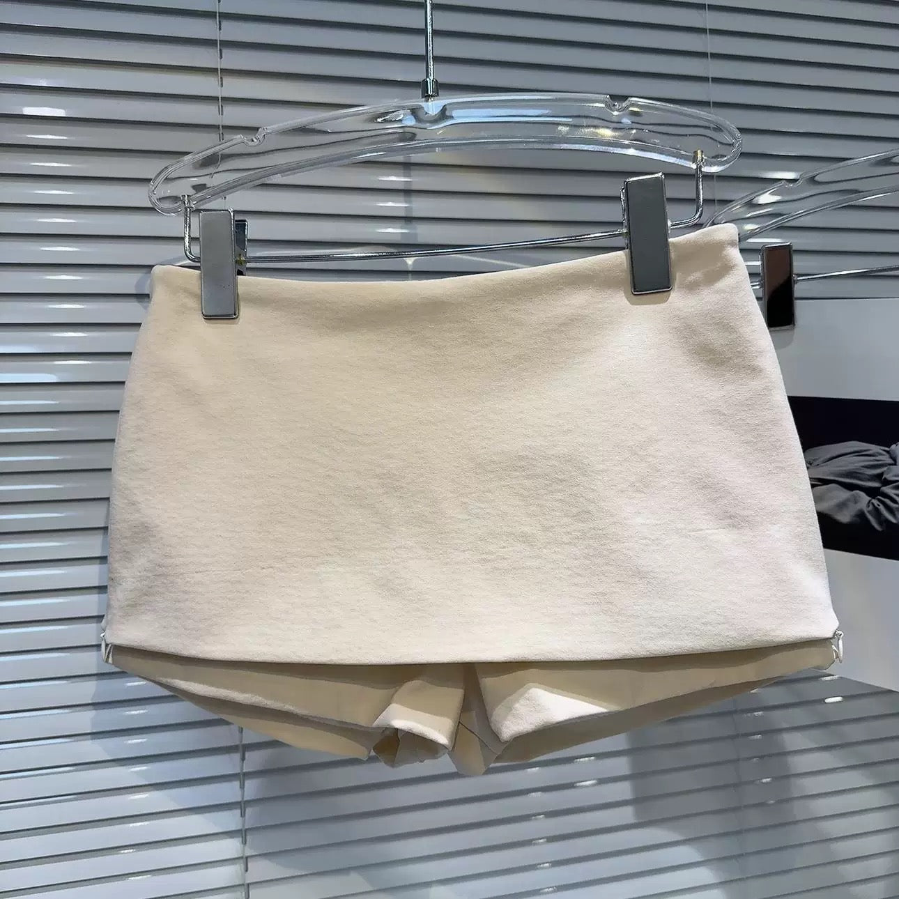 Popular online style, 2025 autumn new style, elegant and sophisticated, rolled-up hem, anti-exposure, youthful short skirt, bodycon skirt, women's midi skirt