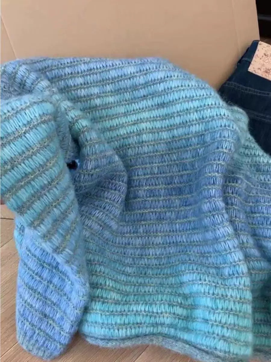 Korean style blue gradient knit sweater for women, 2025 autumn and winter new style, loose fit, soft and cozy pullover sweater for petite women.