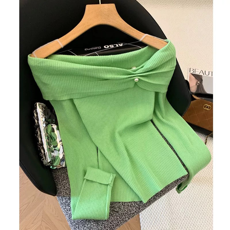 A must-have! This beaded off-the-shoulder long-sleeved knit sweater is a new autumn style for women, exuding a sophisticated and elegant off-the-shoulder look.