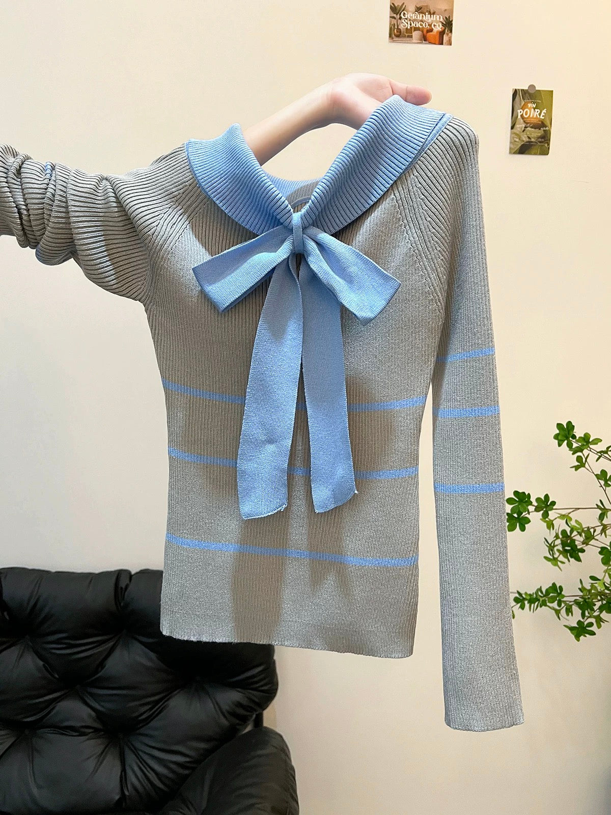 Color-blocked bow tie long-sleeved knit top for women, new autumn style, high-end Korean fashion, perfect for layering.