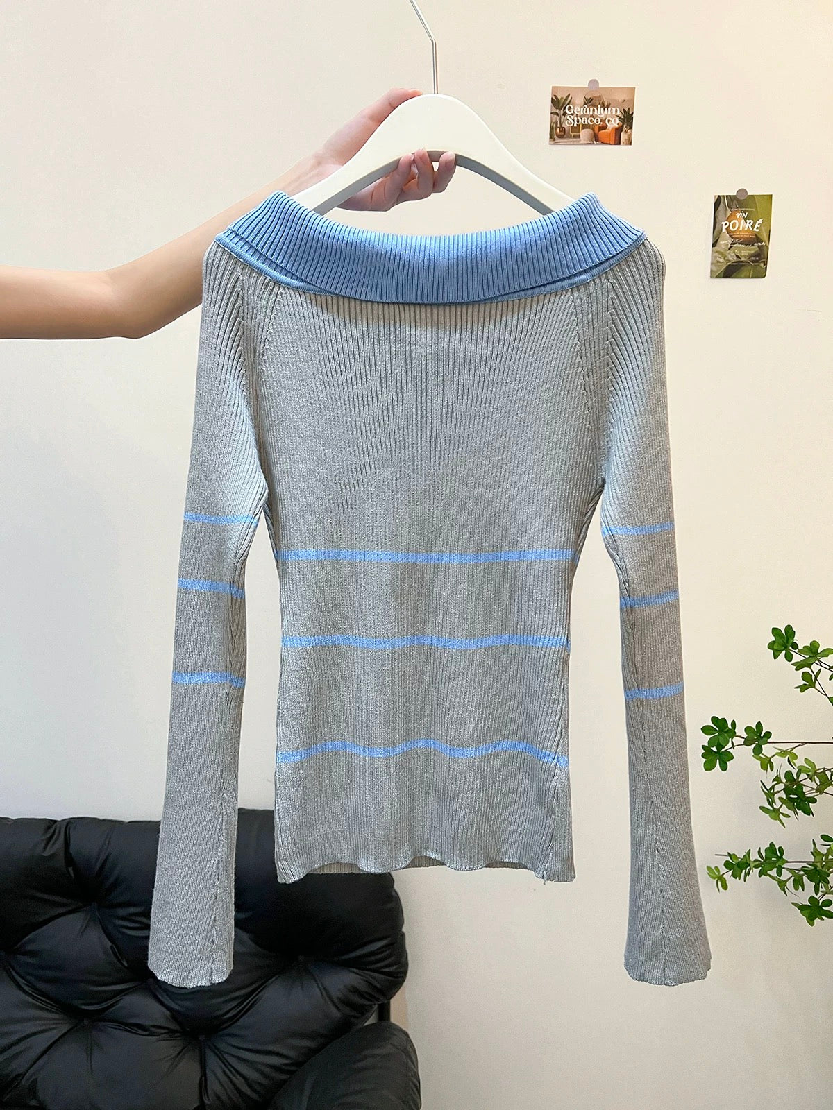 Color-blocked bow tie long-sleeved knit top for women, new autumn style, high-end Korean fashion, perfect for layering.