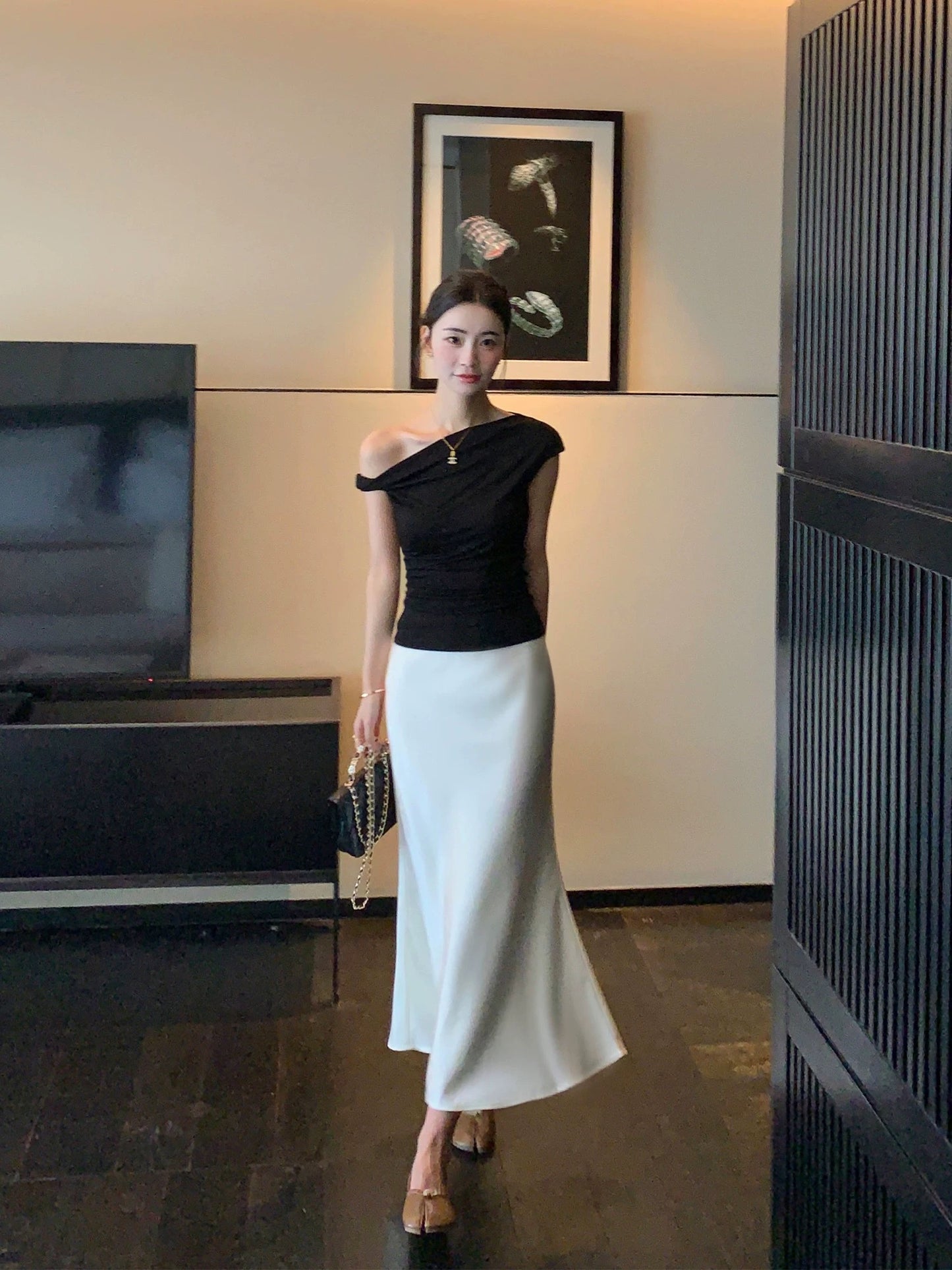 Pusumede Black Satin High-End Midi Skirt for Women, Summer Long Skirt, Elegant and Slimming Fishtail Skirt
