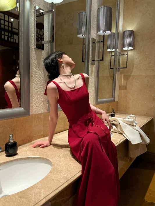 Wind and smoke / Flowing fire original French red suspender dress female spring and summer new slim temperament slim long skirt