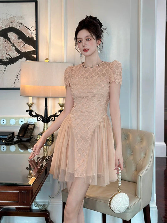 Fashionable age-reducing pink dress for women in summer, new style, high-grade French temperament, mesh stitching, waist-length A-line short skirt