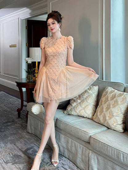 Fashionable age-reducing pink dress for women in summer, new style, high-grade French temperament, mesh stitching, waist-length A-line short skirt