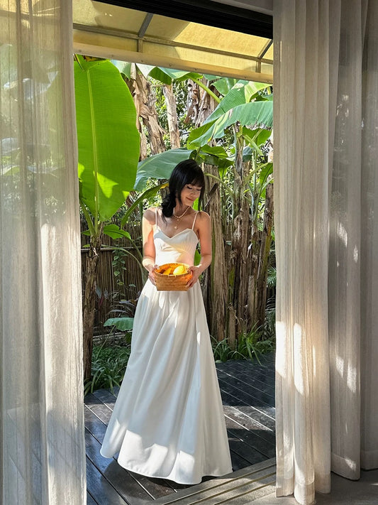 VENUIE white waist suspender A-line dress for women in spring with simple high waist V-neck and large hem, sleeveless long dress
