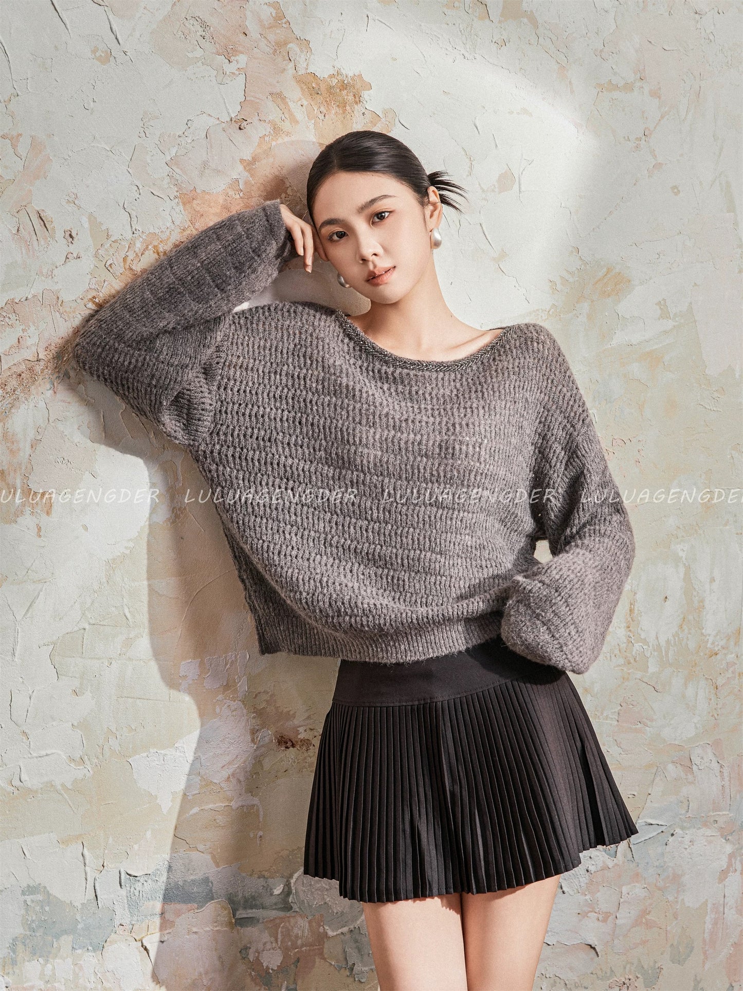 Lulu's style sweater, suitable for layering or wearing alone, women's 2025 autumn/winter new style, youthful and suitable for commuting, round neck long-sleeved knitwear.