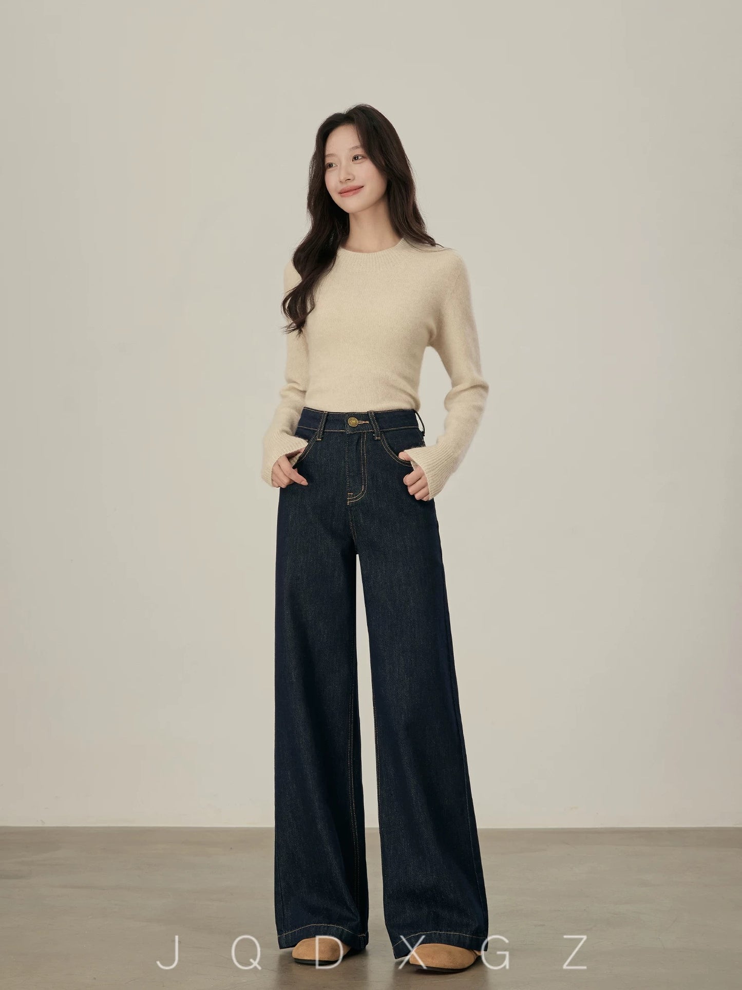 The rise of small women's raw cow-colored jeans, drapey high-waisted loose pants, pear-shaped body straight wide-leg pants