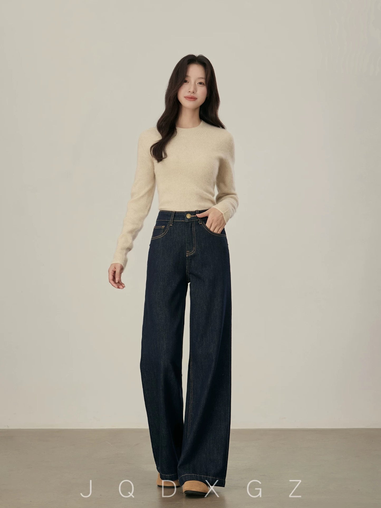 The rise of small women's raw cow-colored jeans, drapey high-waisted loose pants, pear-shaped body straight wide-leg pants