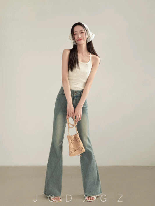 The rise of small stretchy American-style slightly flared raw edge jeans and bell-bottom pants for women with high waist and slim design.