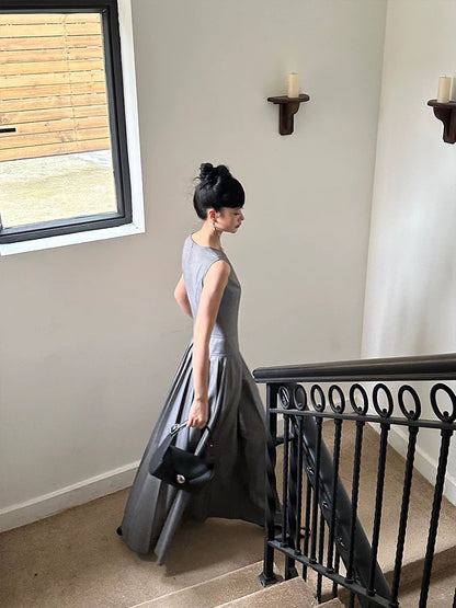 VENUIE grey round neck pleated sleeveless dress, elegant and simple, slim fit, straight shoulder, low waist A-line long skirt