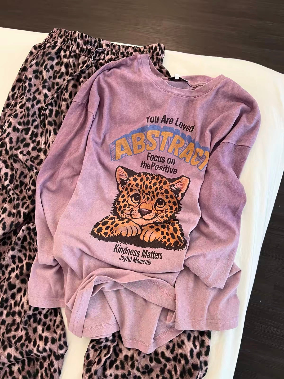Korean-style "sweet-meets-cool" leopard print long-sleeve pajama set for women; features a relaxed, laid-back vibe with leopard print trousers—suitable for lounging at home or casual outings.
